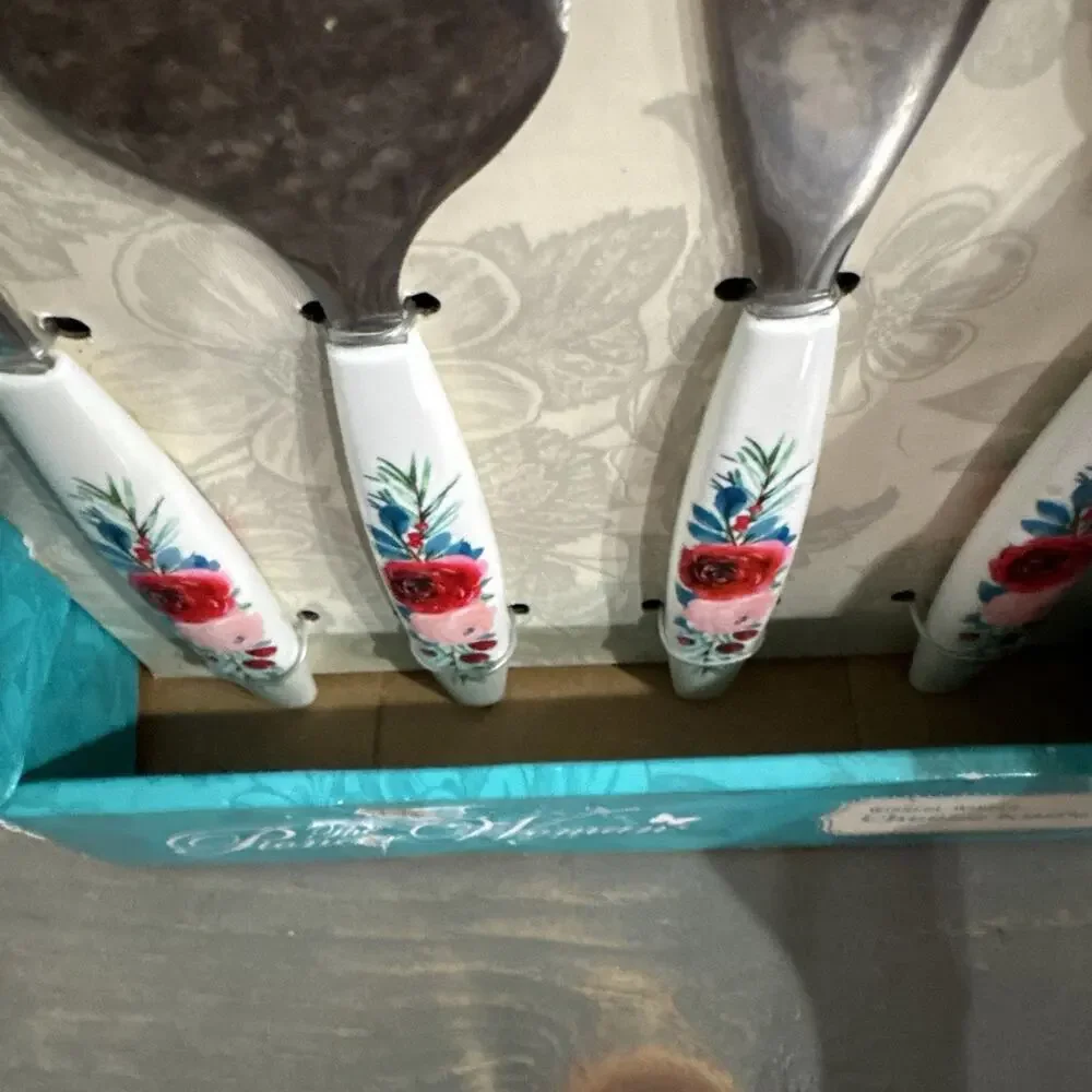 Pioneer Woman 4 PC Cheese Knife Spreader Set Wishful Winter Floral Pattern, NEW
